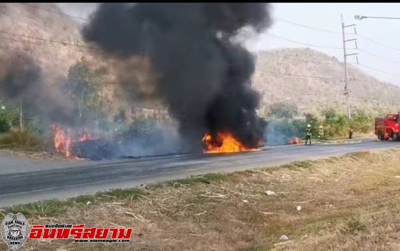 กาญจนบุรี-เกิดเพลิงไหม้ห้องเครื่องรถหรูกลางถนน โชคดีหนีตายได้หวุดหวิด