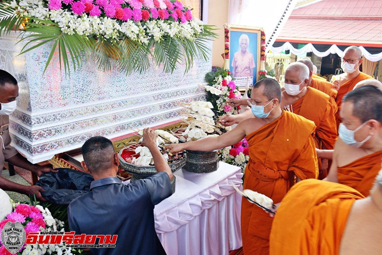ชลบุรี-“บิ๊กปุ้ม” ประธานประชุมเพลิงศพ มารดาเจ้าคณะตำบลพลูตาหลวง