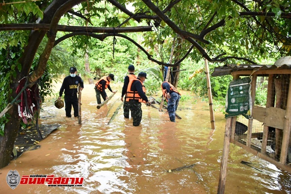 อุทัยธานี-ฝนตกหนักน้ำป่าไหลหลากทหารเข้าช่วยเหลือ
