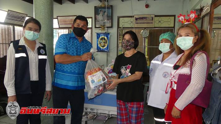 ราชบุรี-กู้ชีพแต่งชุดแฟนซี รับส่งผู้ป่วยสร้างความสุขให้ผู้ป่วย