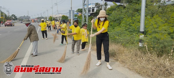 กาญจนบุรี-ร่วมกิจกรรมจิตอาสาพัฒนาและปรับภูมิทัศน์ทำความสะอาดถนนตัดหญ้าข้างทาง ถวาย เป็นพระราชกุศล
