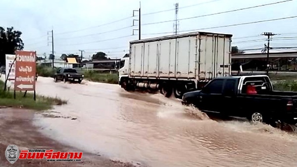 ปราจีนบุรี – ฝนตกหนักตลอดวัน น้ำท่วมถนนเหตุหลักมาจากการถมที่ดินจนน้ำระบายตามธรรมชาติไม่ได้