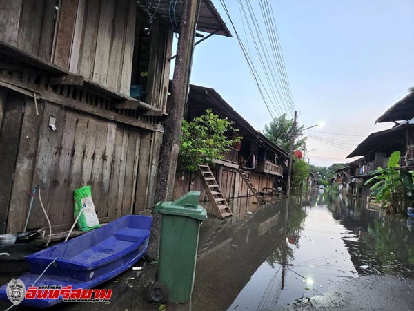 ปราจีนบุรี – น้ำท่วมชุมชนตลาดเก่า เพิ่มขึ้น-ขยายมาหมู่บ้านท่าขี้เหล็กพบชาวบ้านเดือดร้อนการเข้าห้องน้ำ