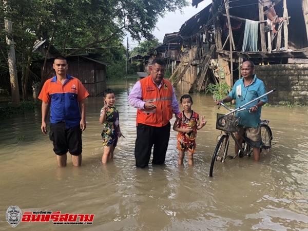 ปราจีนบุรี – น้ำท่วมชุมชนตลาดเก่า เทศบาลตำบลกบินทร์ท่วมสูงขึ้น-กระจายไปเกือบทั่วชุมชน