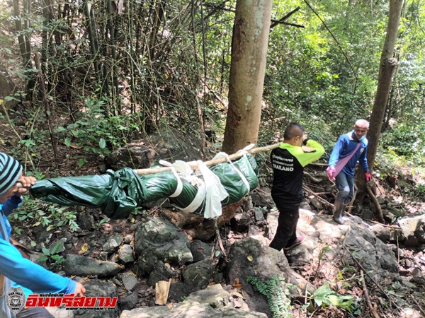 ลพบุรี-กราบหัวใจกู้ภัยฯนำศพเน่าเหม็นจากหินทับบนยอดเขากว่าครึ่งวัน