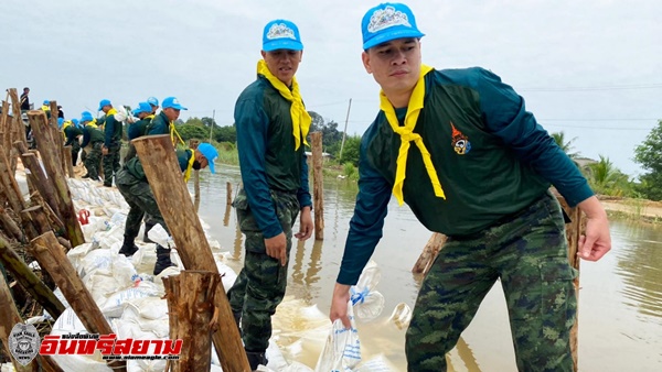 ลพบุรี-ทหารเร่งซ่อมแซมปรับปรุงคันกั้นน้ำลดความเดือดร้อนประชาชน