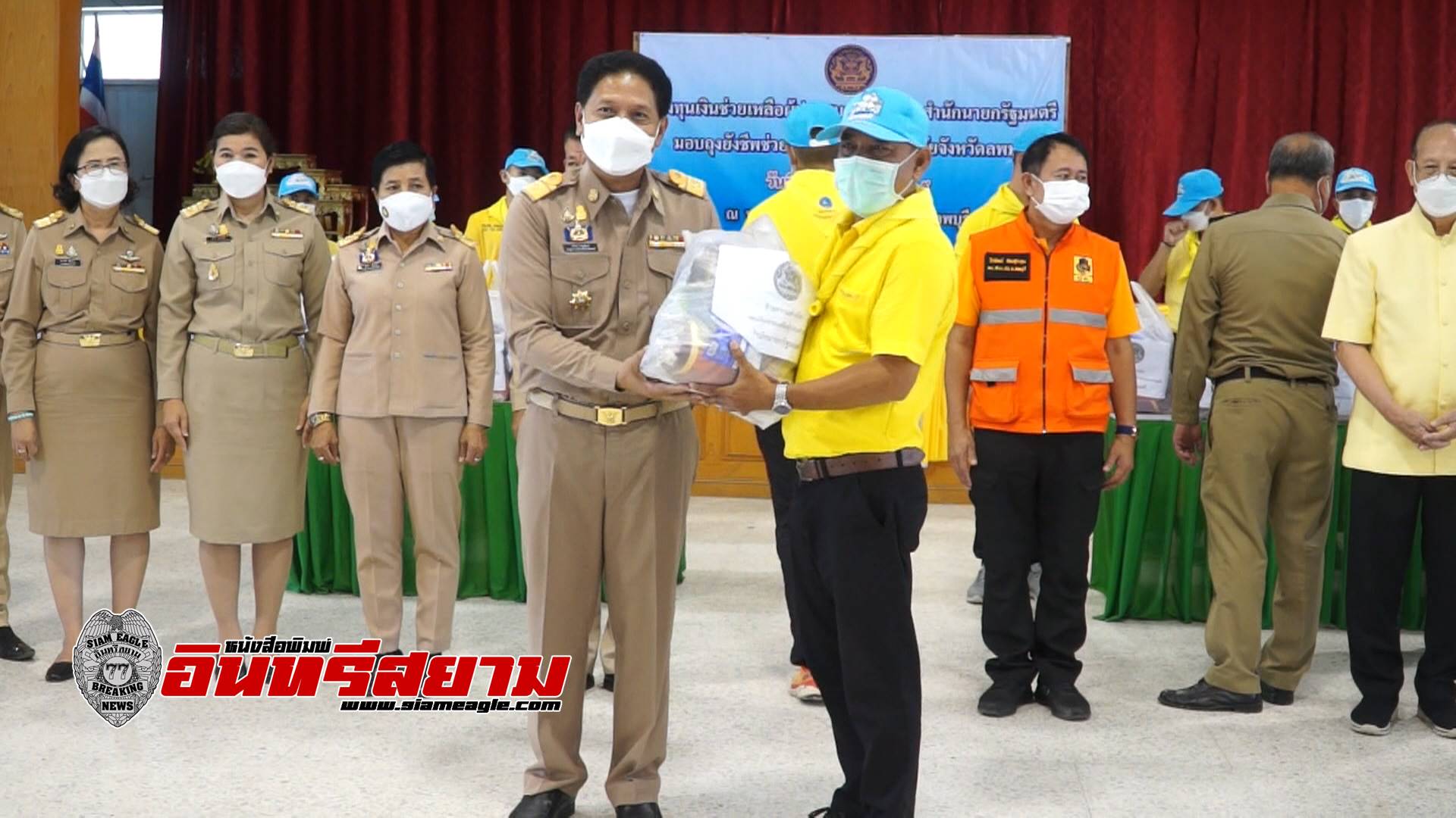 ลพบุรี-สำนักนายกรัฐมนตรี มอบถุงยังชีพช่วยเหลือผู้ประสบอุทกภัย