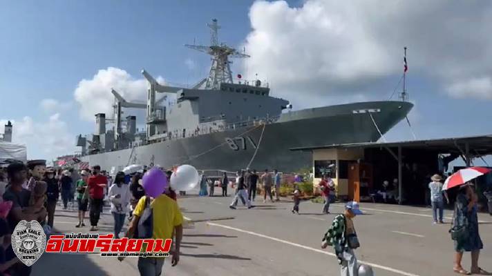 ชลบุรี-สุดยิ่งใหญ่ คลื่นเด็กนับหมื่นแห่ชมแสนยานุภาพเรือหลวงกองทัพเรือ เนื่องในวันเด็กแห่งชาติ