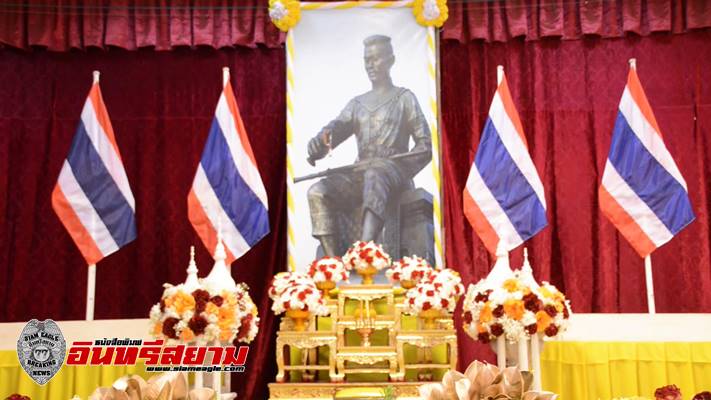 ลพบุรี-ผู้ว่าฯนำเหล่าข้าราชการถวายราชสัการะสมเด็จพระนเรศวรมหาราชในวันกองทัพไทย