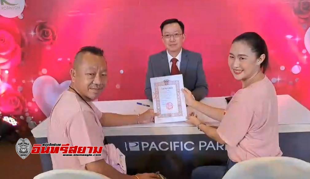 ชลบุรี-คู่รัก 100 คู่ จูงมือจดทะเบียนสมรสในงาน ศรีราชา อิน เลิฟ 2023 รับเทศกาลวันวาเลนไทน์