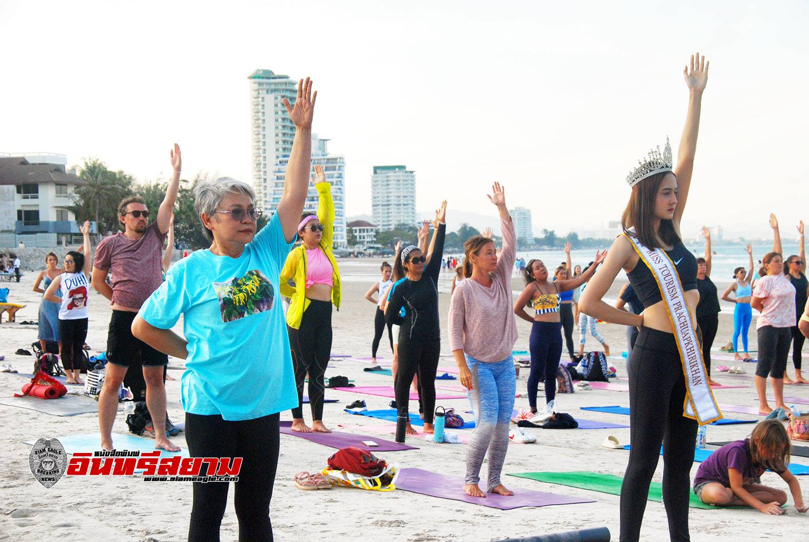 ประจวบคีรีขันธ์-รองปลัด พม.ร่วมเล่นโยคะชายหาด ในงาน ‘Hua Hin Yoga Festival 2023’