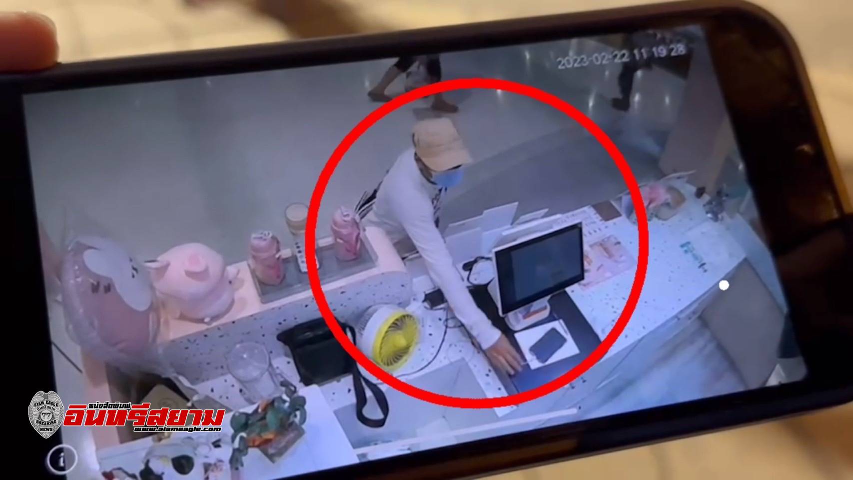 นนทบุรี-วงจรปิดพนักงานร้านชาไข่มุกตั้งรางวัลนำจับคนร้ายขโมยไอโฟน 11 ในร้านขณะชาร์จแบต
