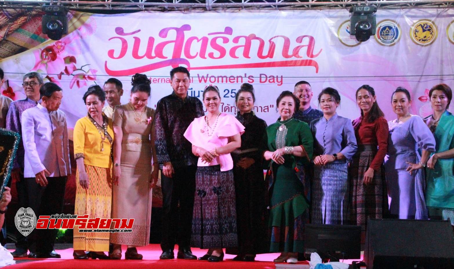 นครสวรรค์-สตรี อ.ตากฟ้า จัดงานเสริมสร้างเศรษฐกิจชุมชน สร้างความมั่นคง มั่นคั่ง ยั่งยืน อลังการผ้าไทย