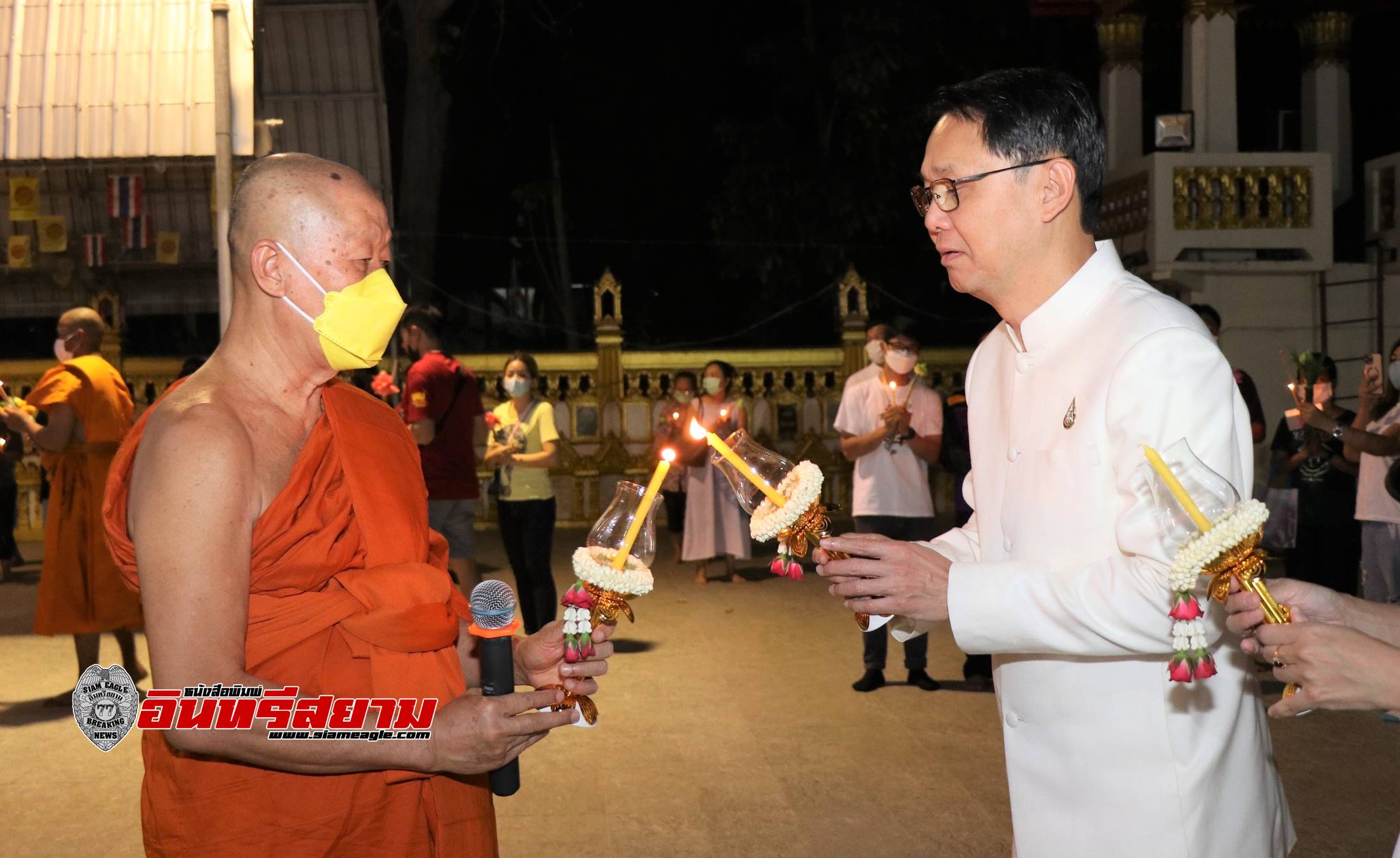 กาญจนบุรี-ผู้ว่าฯนำข้าราชการ และประชาชน ประกอบพิธีเวียนเทียนเนื่องในวันมาฆบูชา