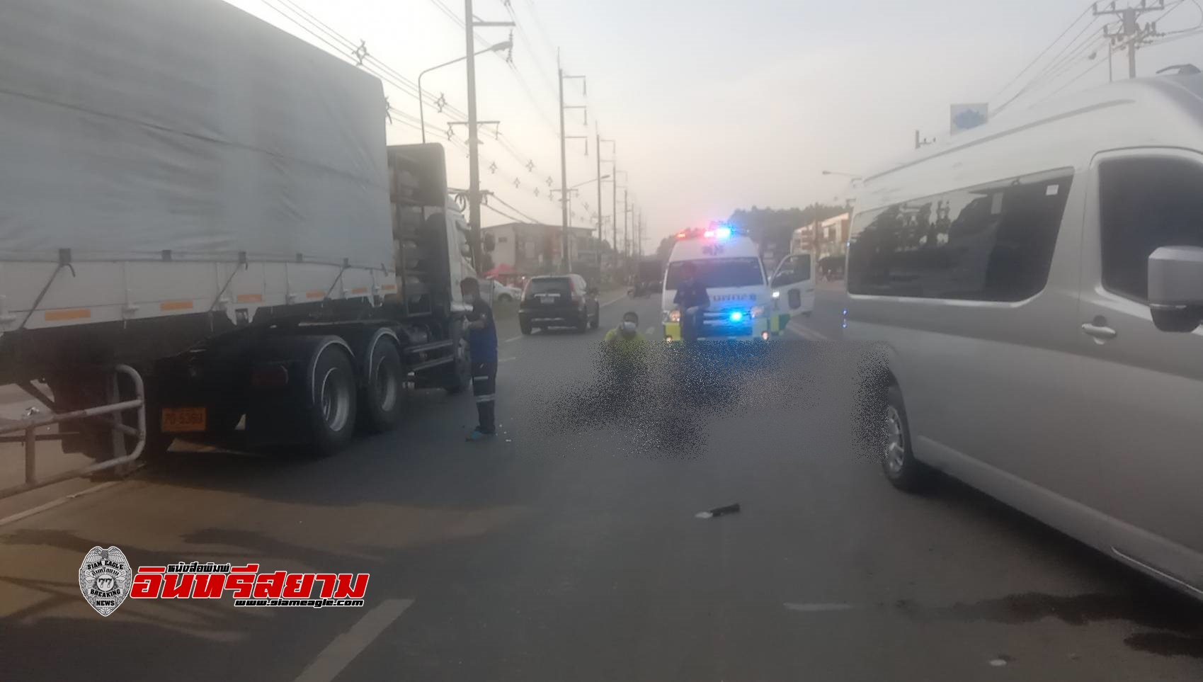 ปราจีนบุรี-รถตู้ชนจักรยานยนต์พนักงานเซเว่นเสียชีวิต