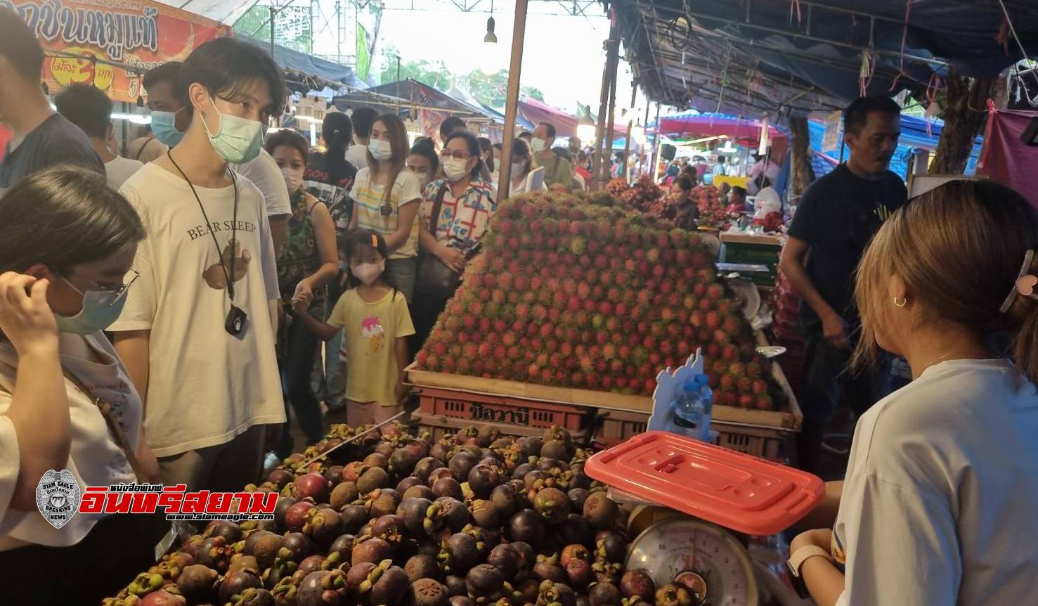 ปราจีนบุรี-เปิดงานวันเกษตรกรหรืองานชาวสวนปราจีนฯ คนนับ 1,000 แห่ชิม-ช็อปแน่นเย็นจรดดึก