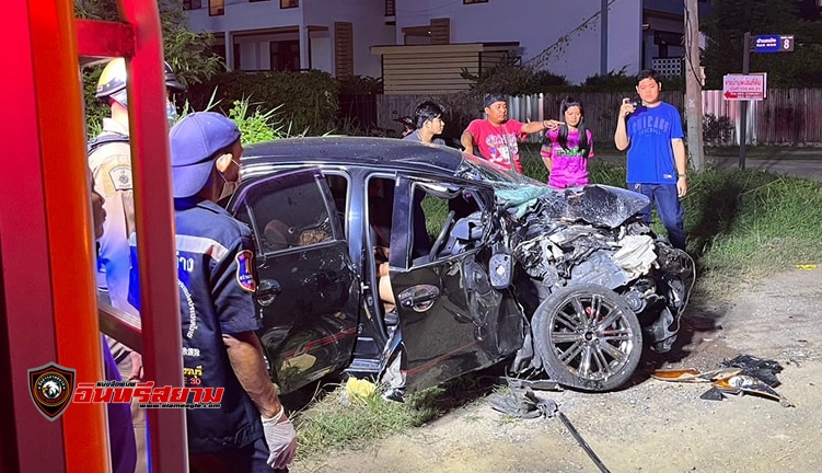 เพชรบุรี-เกิดอุบัติเหตุรถยนต์เก๋งชนกับรถบรรทุกหกล้อเป็นเหตุให้คนขับรถเก๋งเสียชีวิตในที่เกิดเหตุ