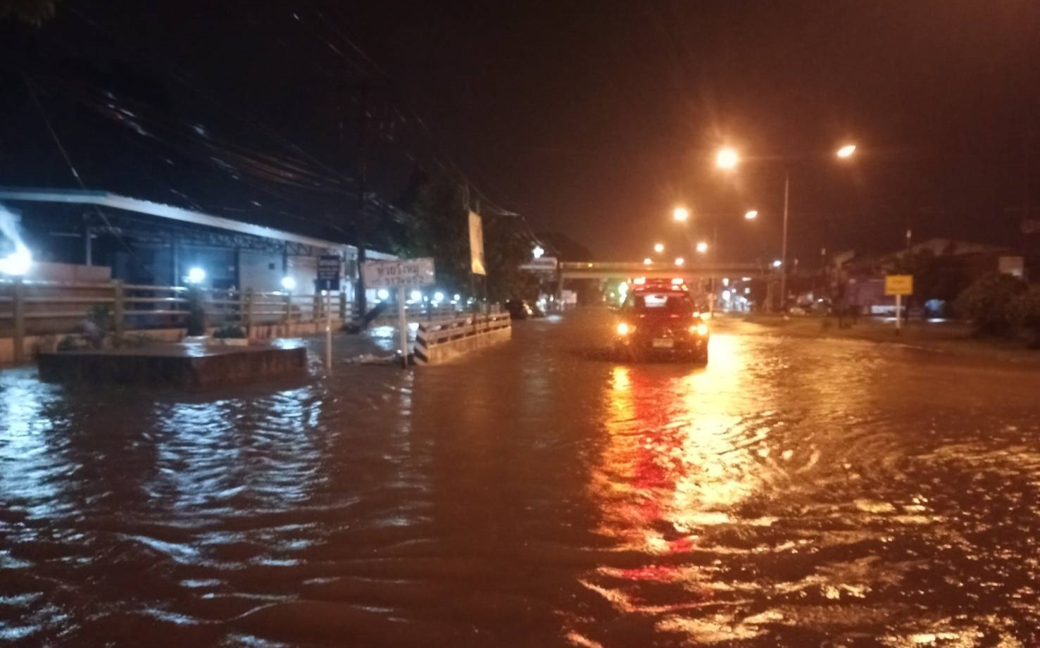 อำนาจเจริญ-อ่วมเกิดฝนตกหนัก วัดปริมาณน้ำฝนได้กว่า 200 มม. ในตัวเมืองถนนแทบทุกสาย อำนาจเจริญ-อ่วมเกิดฝนตกหนัก วัดปริมาณน้ำฝนได้กว่า 200 มม. ในตัวเมืองถนนแทบทุกสาย