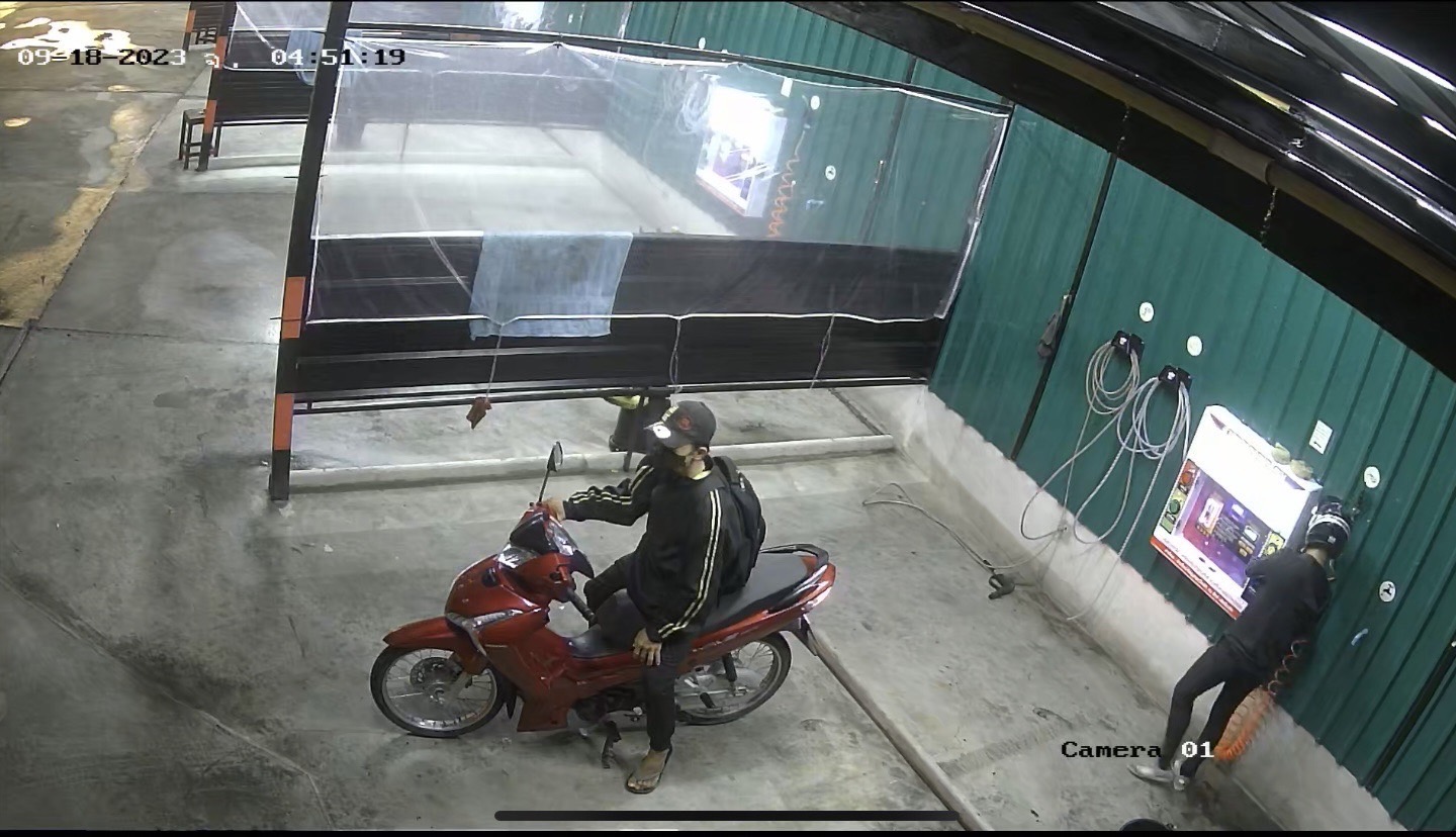 ชลบุรี-2 คู่หูโจร ย่องงัดตู้ล้างรถหยอดเหรียญ