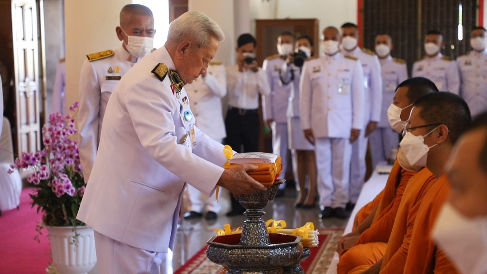 สิงห์บุรี-ประธานองคมนตรี ถวายผ้าพระกฐินพระราชทาน ณ วัดสาลโคดม