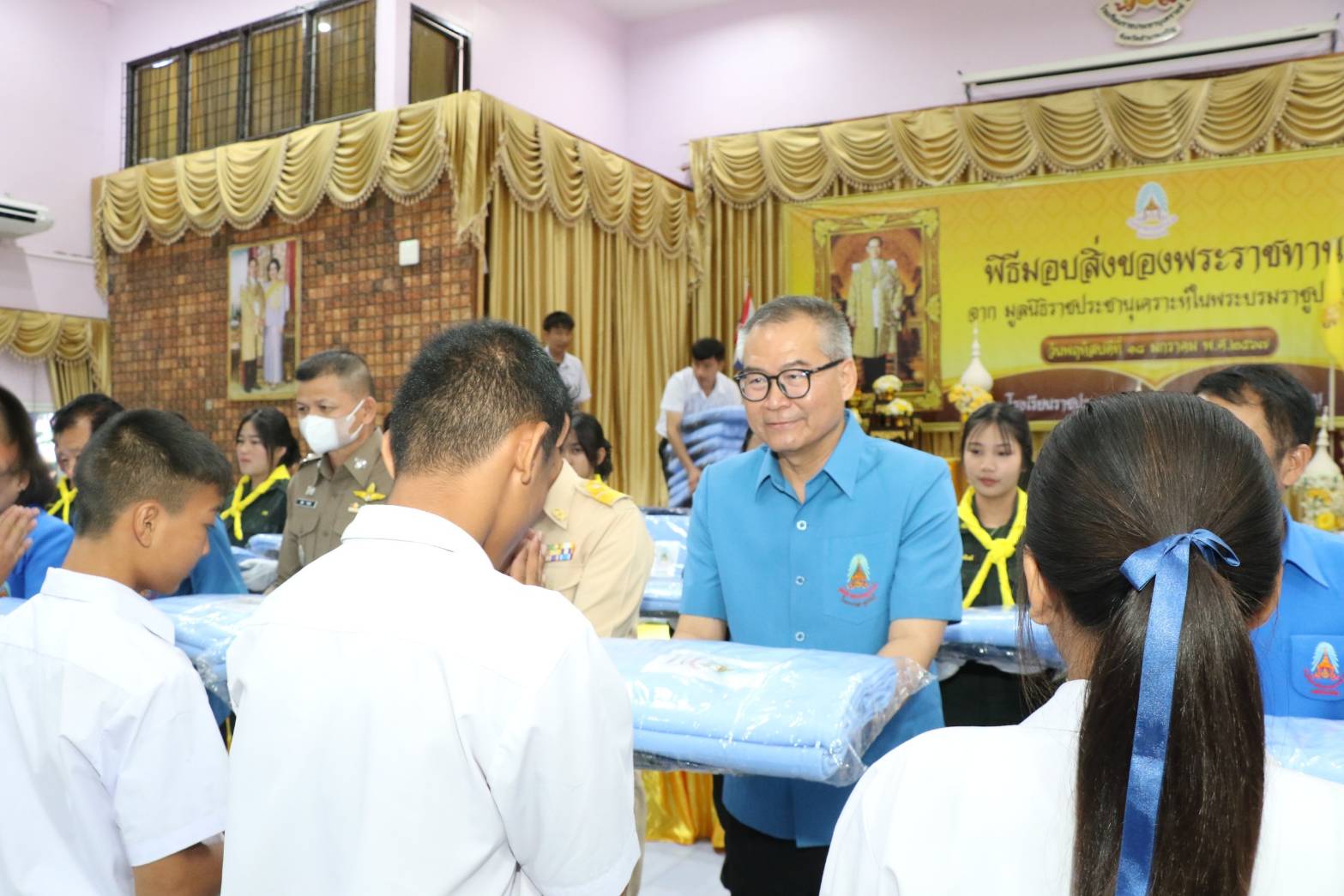 อำนาจเจริญ-มูลนิธิราชประชานุเคราะห์ในพระบรมราชูปถัมภ์ มอบสิ่งของพระราชทานแก่นักเรียนโรงเรียนราชประชานุเคราะห์ 54 อำนาจเจริญ-มูลนิธิราชประชานุเคราะห์ในพระบรมราชูปถัมภ์ มอบสิ่งของพระราชทานแก่นักเรียนโรงเรียนราชประชานุเคราะห์ 54