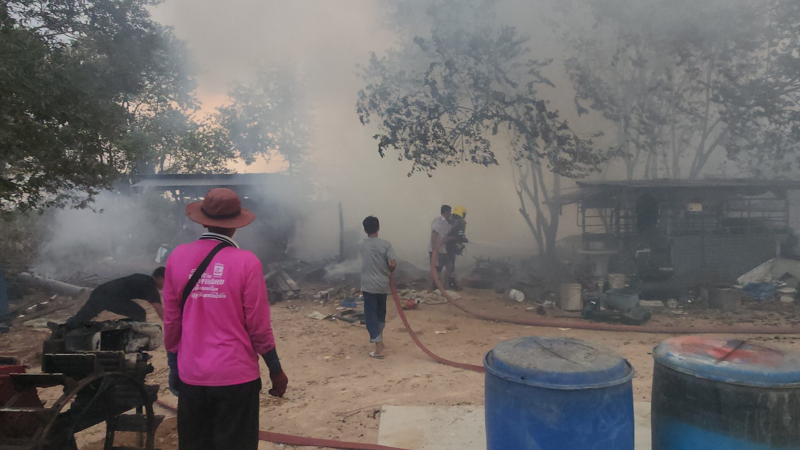 เพชรบุรี-เพลิงโหมบ้านไม้วอดทั้งหลัง คาดสาเหตุไฟฟ้าลัดวงจร