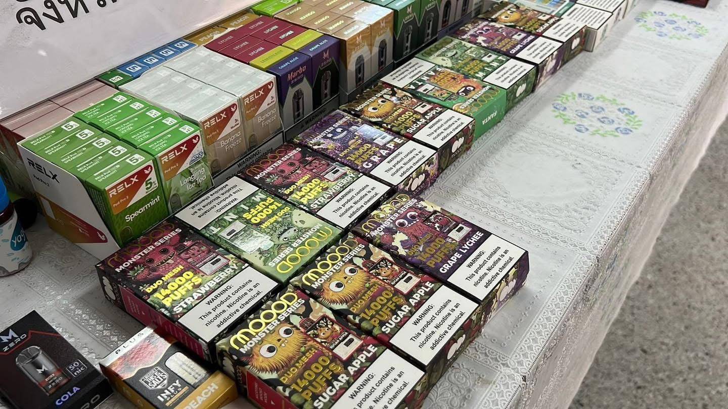 ร้อยเอ็ด-แถลงข่าวยึดบุหรี่ไฟฟ้ากว่า 700 ชิ้น มูลค่ากว่า 100,000 บาท ร้อยเอ็ด-แถลงข่าวยึดบุหรี่ไฟฟ้ากว่า 700 ชิ้น มูลค่ากว่า 100,000 บาท