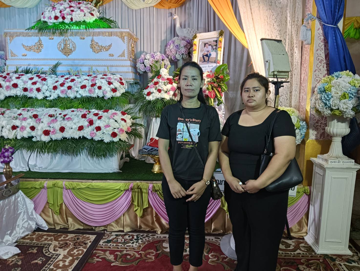 ปทุมธานี-ญาติเหยื่อโครงการสะพานก่อสร้างพังถล่ม..จะขอความเป็นธรรมให้ผู้ตายจึงจะเผา..!! ปทุมธานี-ญาติเหยื่อโครงการสะพานก่อสร้างพังถล่ม..จะขอความเป็นธรรมให้ผู้ตายจึงจะเผา..!!