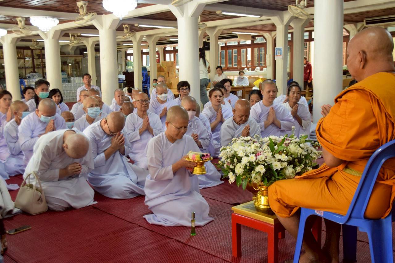อยุธยา-ทำบุญตักบาตรและแสดงธรรมเทศนาเนื่องในวันสงกรานต์ อยุธยา-ทำบุญตักบาตรและแสดงธรรมเทศนาเนื่องในวันสงกรานต์