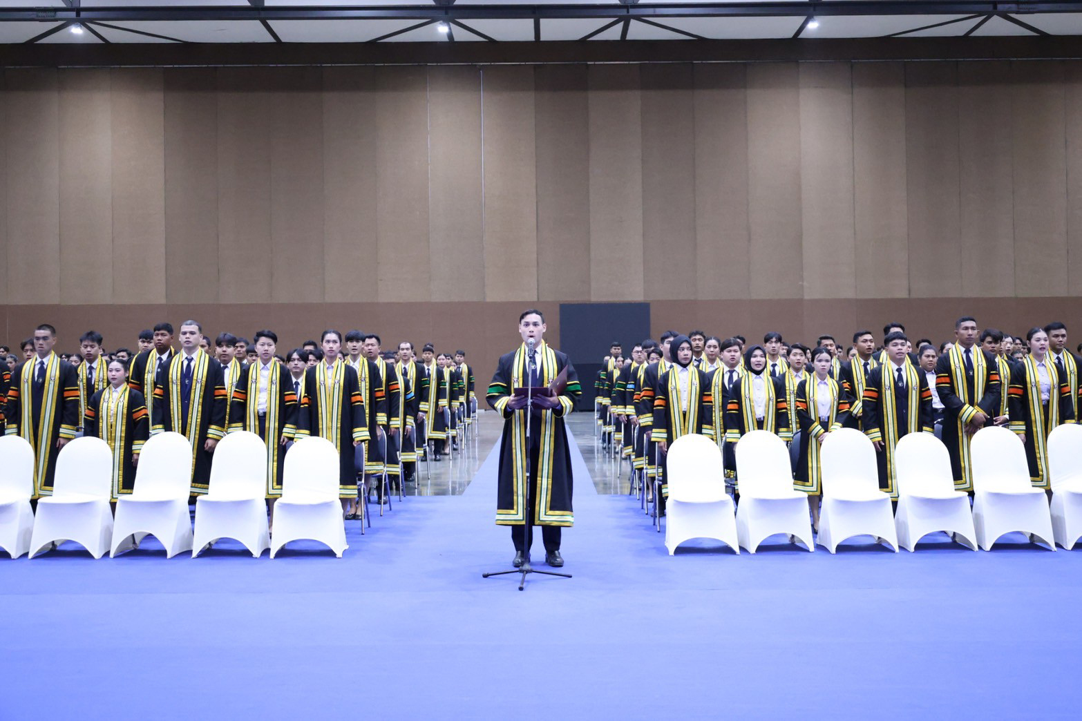 สุพรรณบุรี-พิธีพระราชทานปริญญาบัตรแก่ผู้สำเร็จการศึกษาจากมหาวิทยาลัยการกีฬาแห่งชาติ สุพรรณบุรี-พิธีพระราชทานปริญญาบัตรแก่ผู้สำเร็จการศึกษาจากมหาวิทยาลัยการกีฬาแห่งชาติ