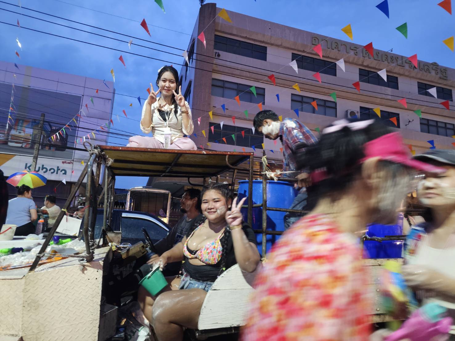 ปราจีนบุรี-คนนับ 10,000 แห่ส่งท้ายสงกรานต์แน่นยาวกว่า 3 กม.“สงกรานต์บ้านฉัน สุขสันต์ปราจีนบุรี 2568” ปราจีนบุรี-คนนับ 10,000 แห่ส่งท้ายสงกรานต์แน่นยาวกว่า 3 กม.“สงกรานต์บ้านฉัน สุขสันต์ปราจีนบุรี 2568”