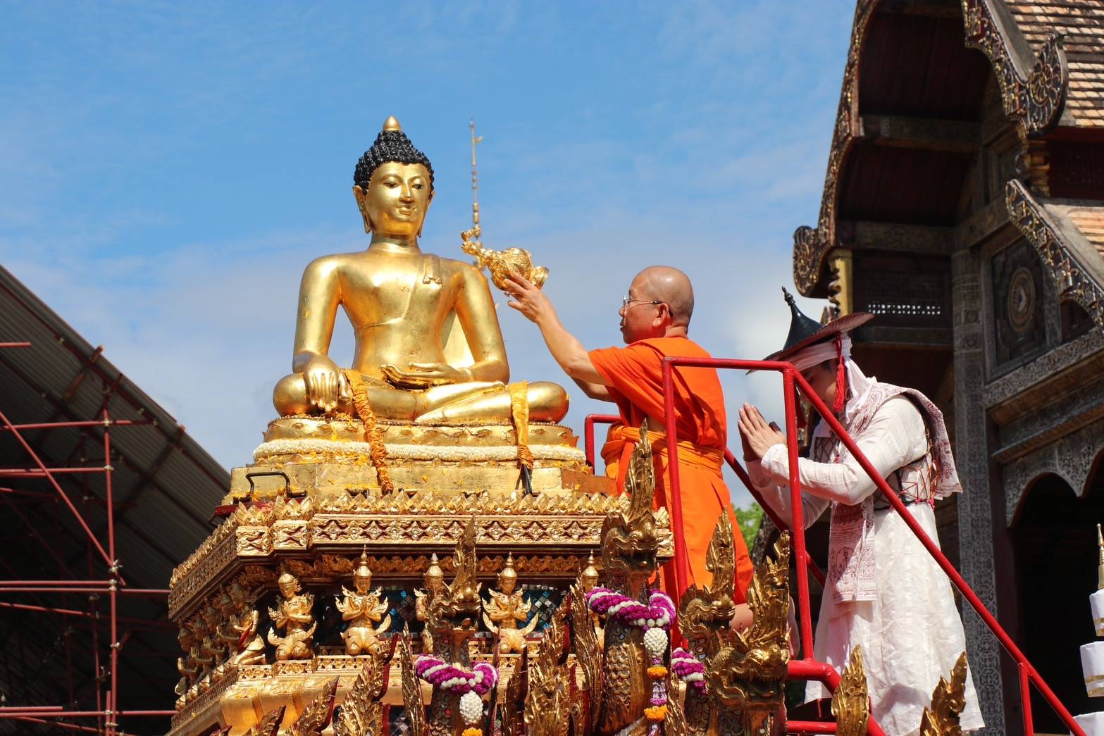 เชียงใหม่-ประชาชนและนักท่องเที่ยว ร่วมสรงน้ำพระพุทธรูปสำคัญของจังหวัดฯ เชียงใหม่-ประชาชนและนักท่องเที่ยว ร่วมสรงน้ำพระพุทธรูปสำคัญของจังหวัดฯ