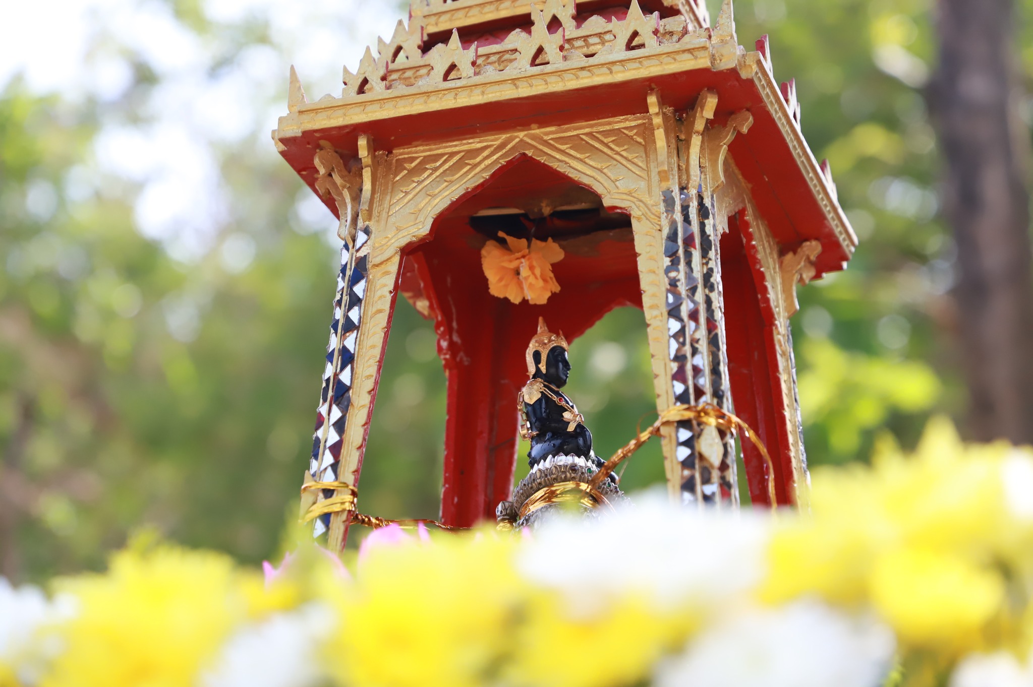อุบลราชธานี-อัญเชิญน้ำสรงพระราชทานฯ สรงน้ำพระแก้วบุษราคัม อุบลราชธานี-อัญเชิญน้ำสรงพระราชทานฯ สรงน้ำพระแก้วบุษราคัม