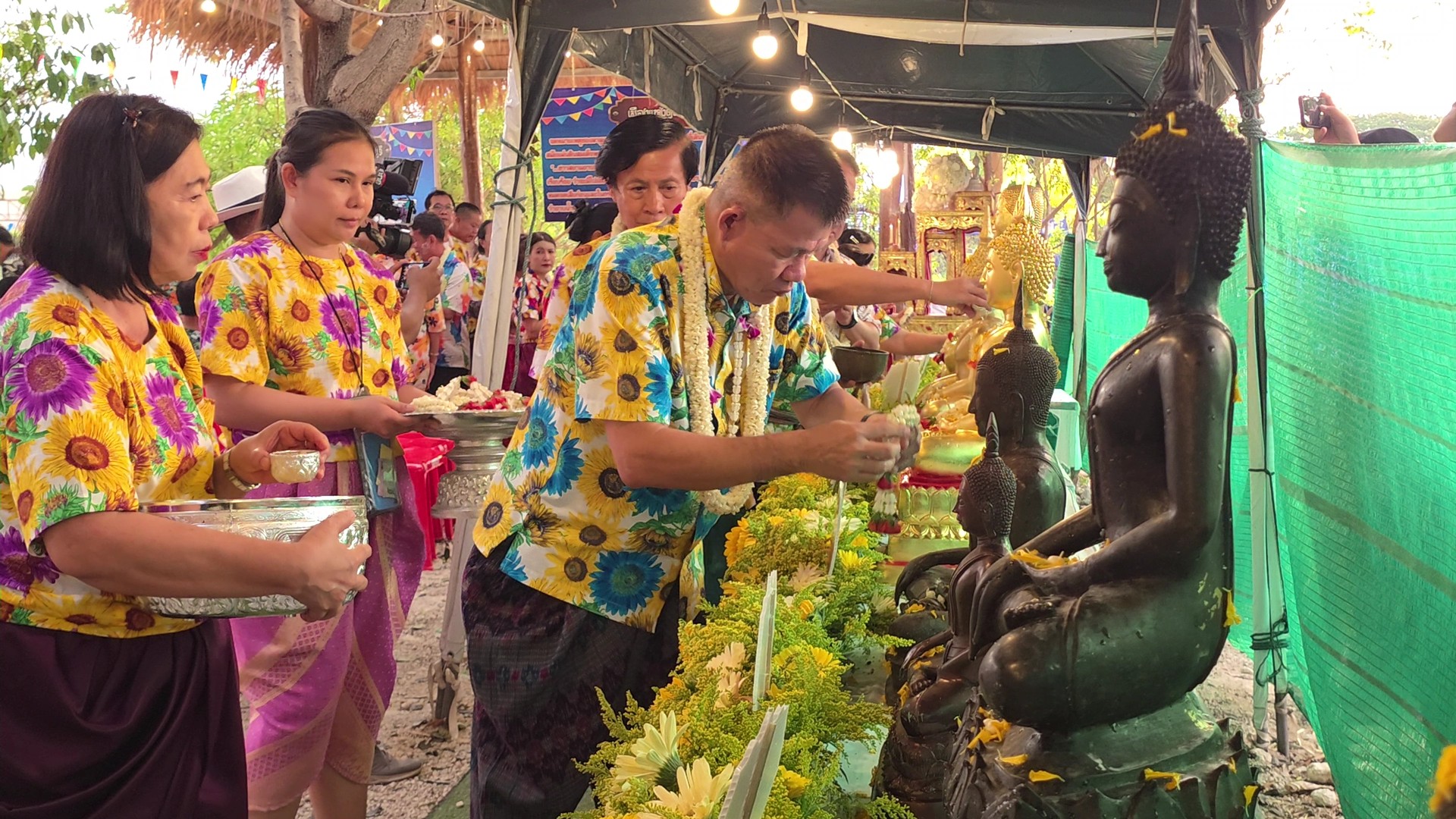 ลพบุรี-สงกรานต์ถนนดินสอพองเมืองลิงคึกคักโคตรสนุกเต็มเปี่ยมด้วยคุณค่าทางวัฒนธรรม ลพบุรี-สงกรานต์ถนนดินสอพองเมืองลิงคึกคักโคตรสนุกเต็มเปี่ยมด้วยคุณค่าทางวัฒนธรรม